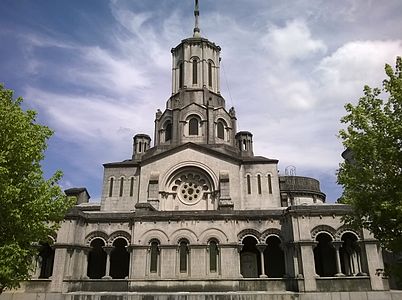 Пантеон Галисийского центра на кладбище Ла-Чакарита.