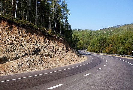 Спуск с перевала Мандрик к селу Старому Татаурову. Бурятия.