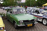 Renault 16 с чёрной пластиковой решёткой радиатора