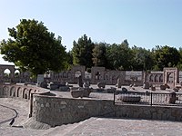 Средневековые каменные барашки, собранные возле мавзолея Момине хатун