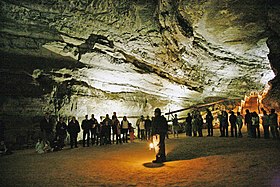 Экскурсия по Мамонтовой пещере