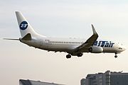 Boeing 737-8LP борт VP-BUL, показанный в фильме (в период эксплуатации в UTair)