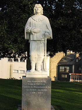 Статуя де Тревиля в Олорон-Сент-Мари