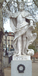 Статуя Рамиро I в Мадриде
