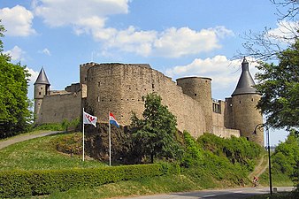Вид замка с западной стороны