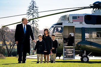 Дональд Трамп с Арабеллой, Джозефом и Теодором (детьми Иванки и Джареда)