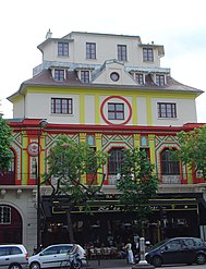 Здание во время перекраски фасада. 2006 год.