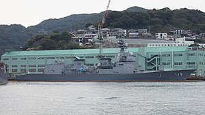 Эсминец «Асахи» (DD-119) на верфи компании «Мицубиси» в Нагасаки, 2017 г.