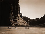 Каньон Де Шейи. Семь всадников из племени навахо. 1904