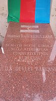 Надписи на могиле: Мамед эмин Расулзаде - Основатель Азербайджанской Демократической Республики 28 мая 1918 года и первый Глава государства