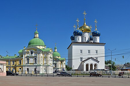 Западная башня дворца и возрождённый Спасо-Преображенский собор, 2022