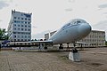Самолёт-памятник Ил-62 у ИАТУ.