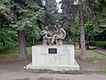 Памятник «Ленин и крестьяне» (парк «Семья»).