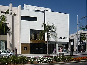 Бутик Chanel на улице