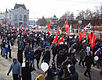 Митингующие проходят по площади Минина и Пожарского