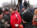Мэр Е. Шулепов выходит к митингующим