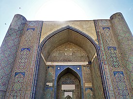 Вход в мечеть Биби-Ханым