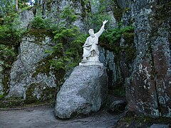 Современный памятник Бобкова