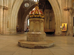 Купель из англосаксонской церкви (ок. 705)