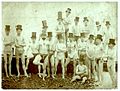 Члены Брайтонского плавательного клуба в плавках и цилиндрах, предположительно начало 1860-х г.[19]