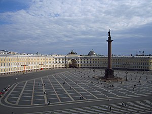 Вид на здание Главного штаба и Александровскую колонну от Зимнего дворца (на юг)