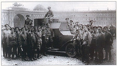 Юнкера у здания в 1917 году
