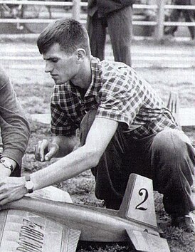 Олег Кононенко на авиамодельных соревнованиях в 1960 году