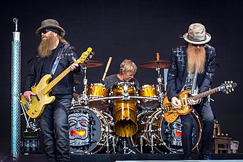 Выступление группы в 2016 году. Слева направо Дасти Хилл, Фрэнк Бирд, Билли Гиббонс