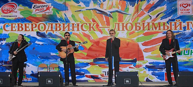 ВИА Пламя в городе Северодвинске на площади Победы (2010-07-25)