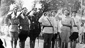Управление 4-й армии Западного фронта (третий слева — Г. С. Горчаков), 1920 год. У крайнего слева краскома видны пришивные клапаны на рубахе.
