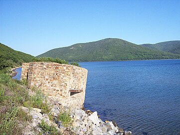 ДОТ на берегу залива Ольги Японского моря