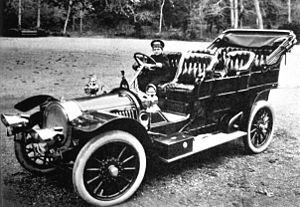 Царевич Алексей за рулем Delaunay-Belleville (1909)