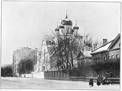 Дом Гандмана (слева от Знаменской старообрядческой церкви) в 1908 г..