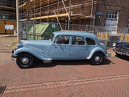 «Familiale» 1955 г.: 6 боковых окон, 9 мест