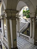 Лестница кортиле (университетского дворика)