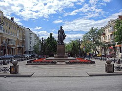 Памятник Пушкину на пересечении Пушкинской улицы и Ворошиловского проспекта
