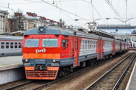 ЭД2Т-0009 в красно-серой корпоративной окраске ОАО «РЖД»