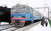 ЭР9Т-682 в окраске МПС на остановке платформы «Мясокомбинат» (перегон Анисовка-Сазанка Приволжской железной дороги.)