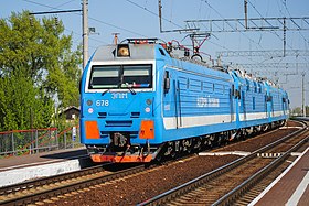 Электровоз ЭП1М-678 «Андрей Лесников» со сплоткой других ЭП1М на станции Батайск