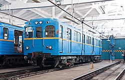 Контактно-аккумуляторный электровоз № 828 в Киеве