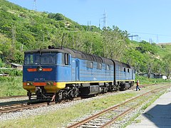 ТГ16-077 в синей окраске на станции Невельск (2016 год)