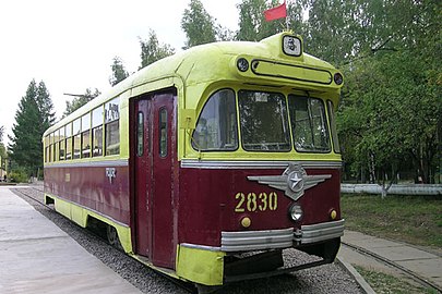 Трамвайный вагон РВЗ-6М2. Вид спереди справа