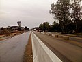 Реконструкция шоссе. Недалеко от дома № 5 к. 1. Вид на запад. 11 августа 2017