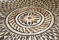 2х29 ТГ, римская мозаика II века в Археологическом музее Милана.