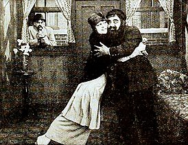 В фильме «Love's False Faces» (1919), в центре