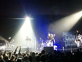 Выступление в Лос-Анджелесе совместно с Killswitch Engage в марте 2010. Слева-направо: Джеймс Бани, Крис Руби, Майк Граника, Дэниел Уильямс, Энди Трик и Джереми ДеПойстер