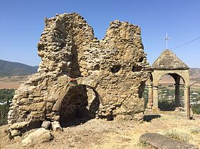Руины старой армянской церкви Сурб Геворг в Шаумяни