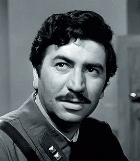 Шахмар Алекперов в роли Азада (кадр из фильма «В Баку дуют ветры» 1974 года)