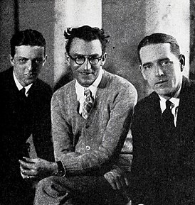 Слева направо: Александр Холл, Фил Розен и Берт Эннис на съёмках фильма «Сердце сирены[en]» (1925)