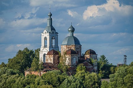 Колокольня и Казанская церковь